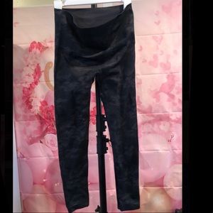 SPANX camo look at me now seamless leggings size L